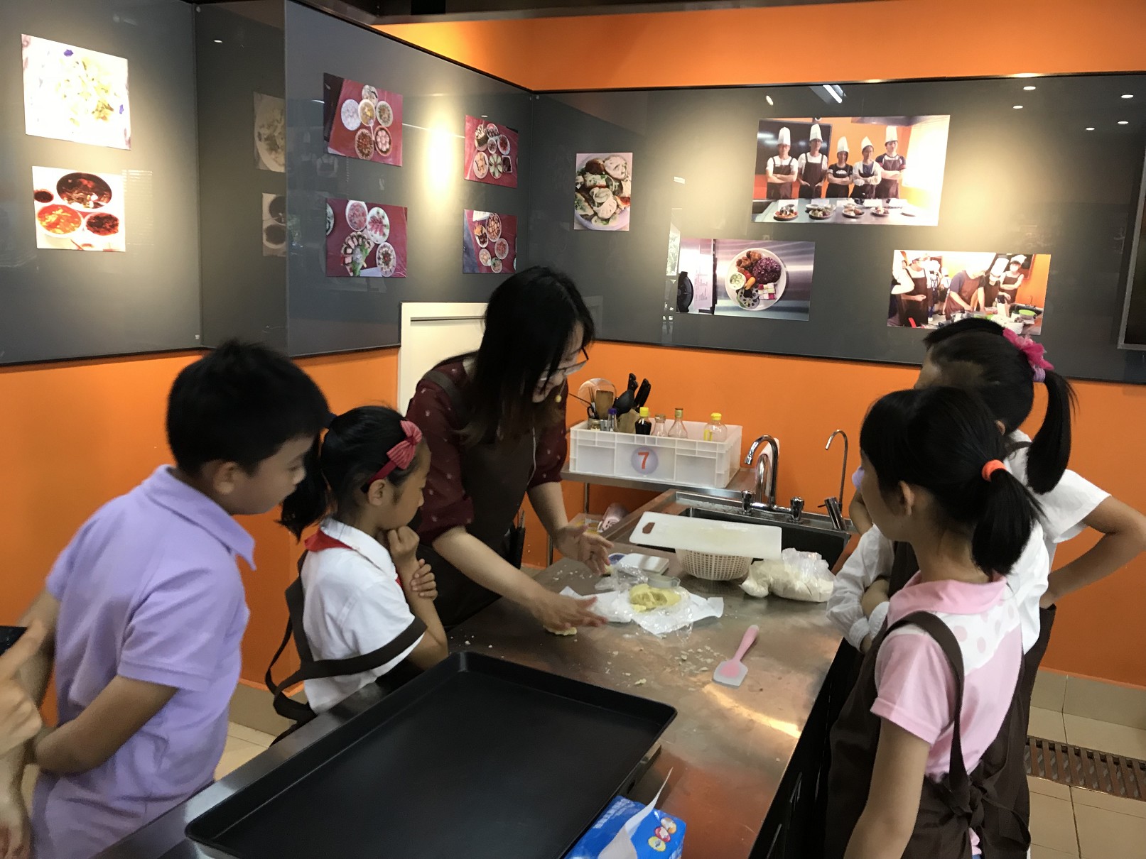 bevictor伟德工会举行六一亲子烘焙活动