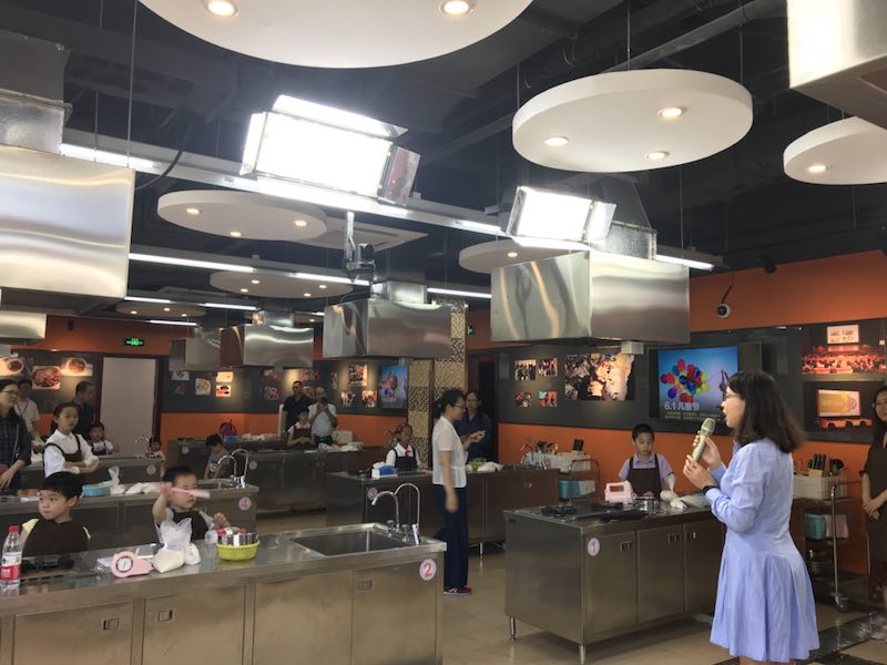 bevictor伟德工会举行六一亲子烘焙活动