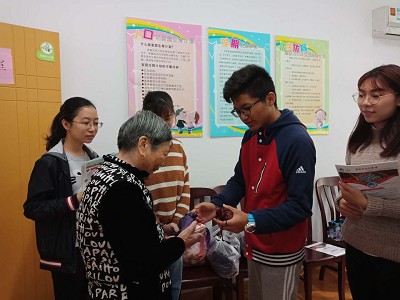爱满重阳节,浓浓敬老情―bevictor伟德员工党支部开展社区为老服务