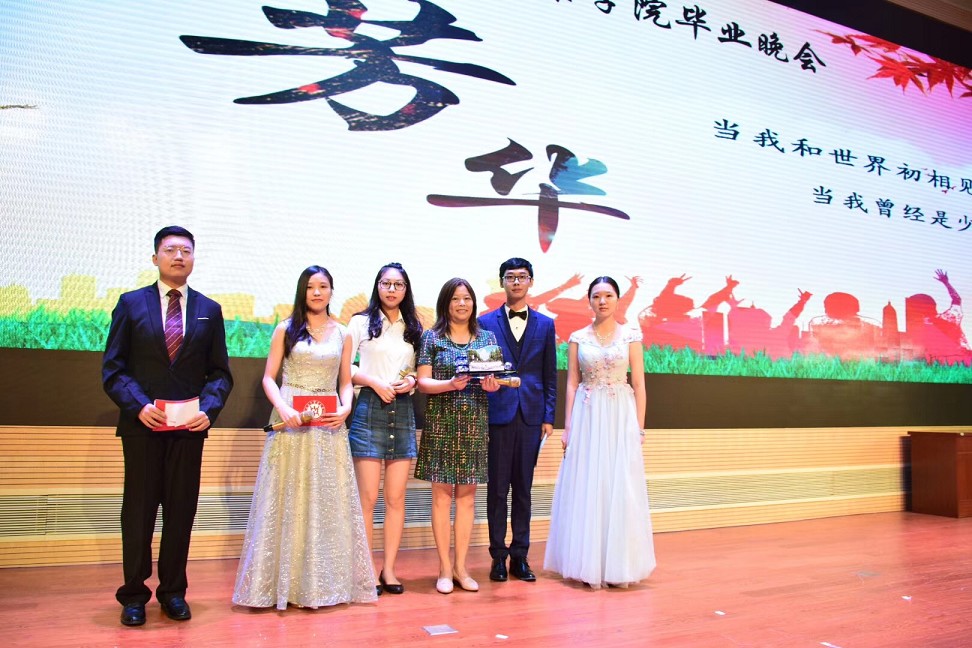2018bevictor伟德“芳华”主题毕业晚会