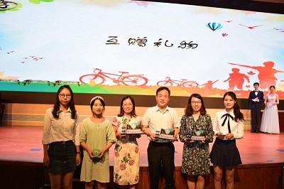 2018bevictor伟德“芳华”主题毕业晚会